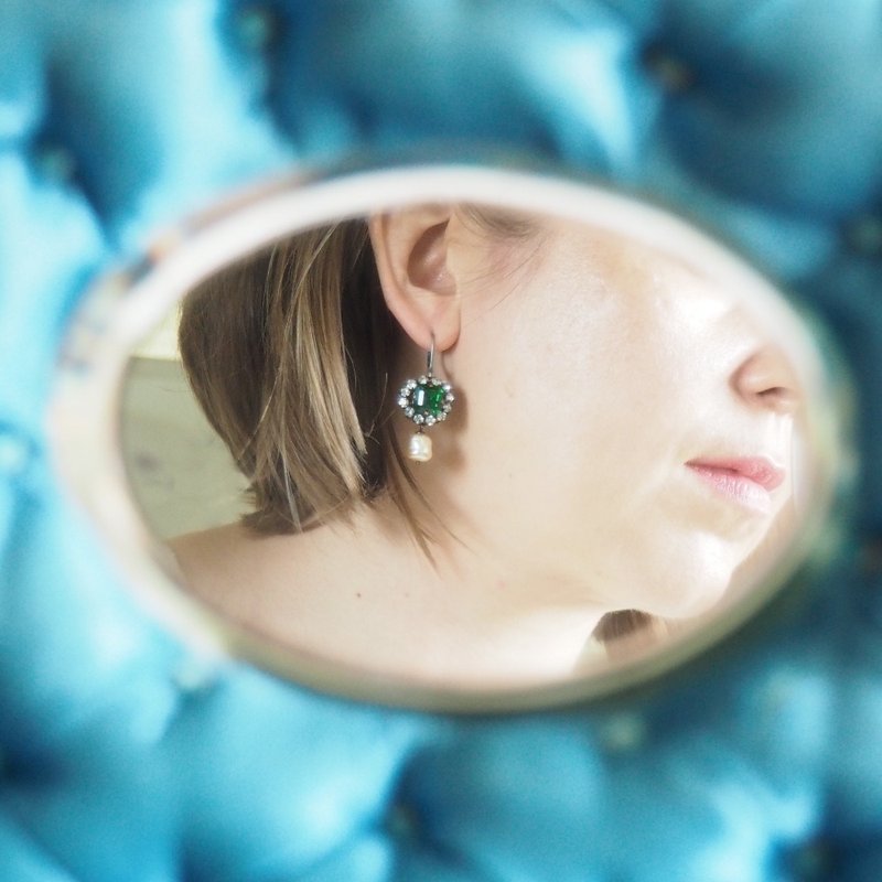 靈感源自歷史的祖母綠耳環。公爵夫人 - 耳環/耳夾/耳骨夾 - 玻璃 綠色