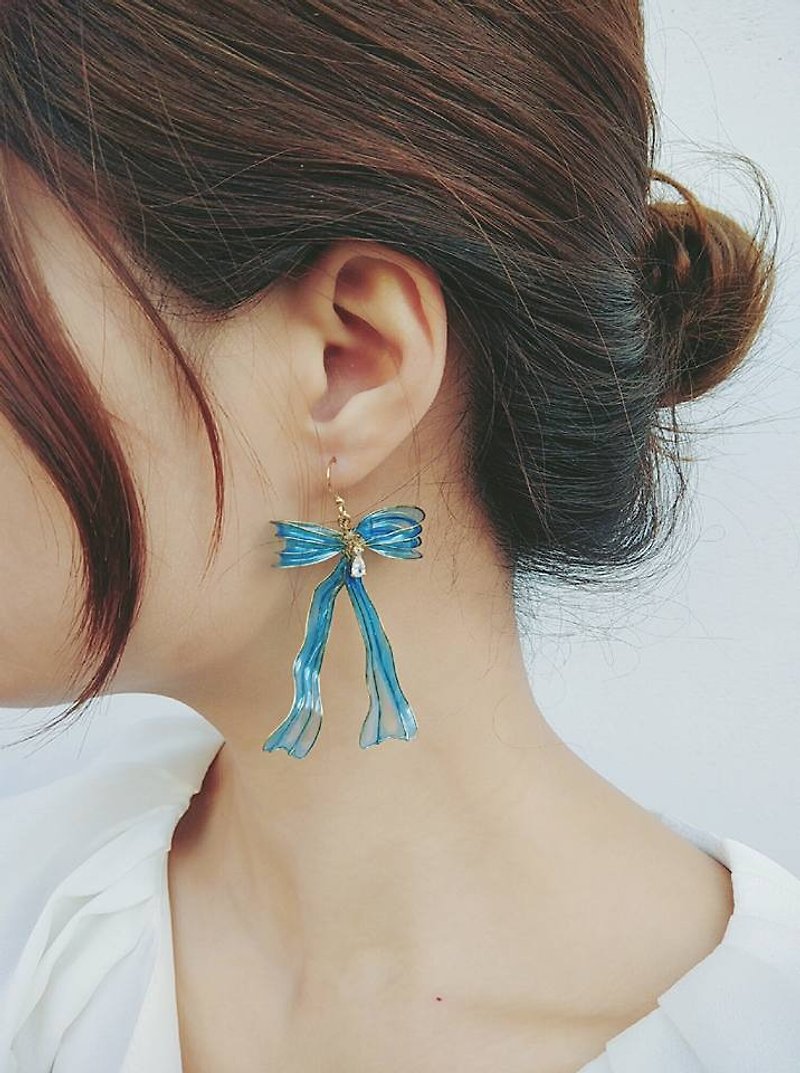 巴黎女伶 立體蝴蝶結耳環-天空藍 - 耳環/耳夾 - 塑膠 藍色