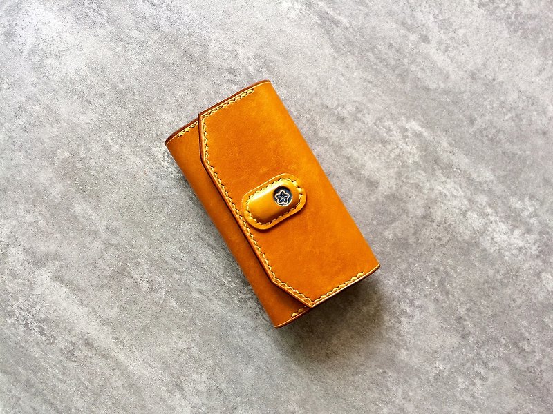 Yellow hand-stitched leather key case free engraved in Chinese and English