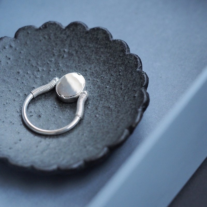 Double-sided 2way arabesque ring Silver 925 - แหวนทั่วไป - โลหะ สีเงิน