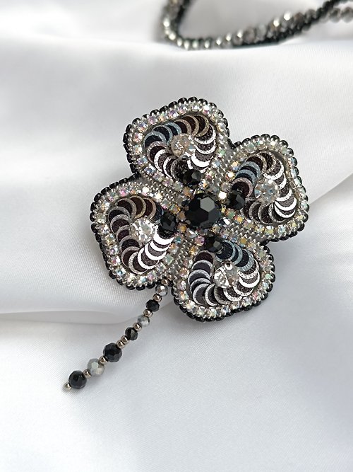 Tetiana Voloboeva jewelry Crystal Clover Brooch, Beaded Sequins, Green Clover Botanic Pin, Lucky Jewelry