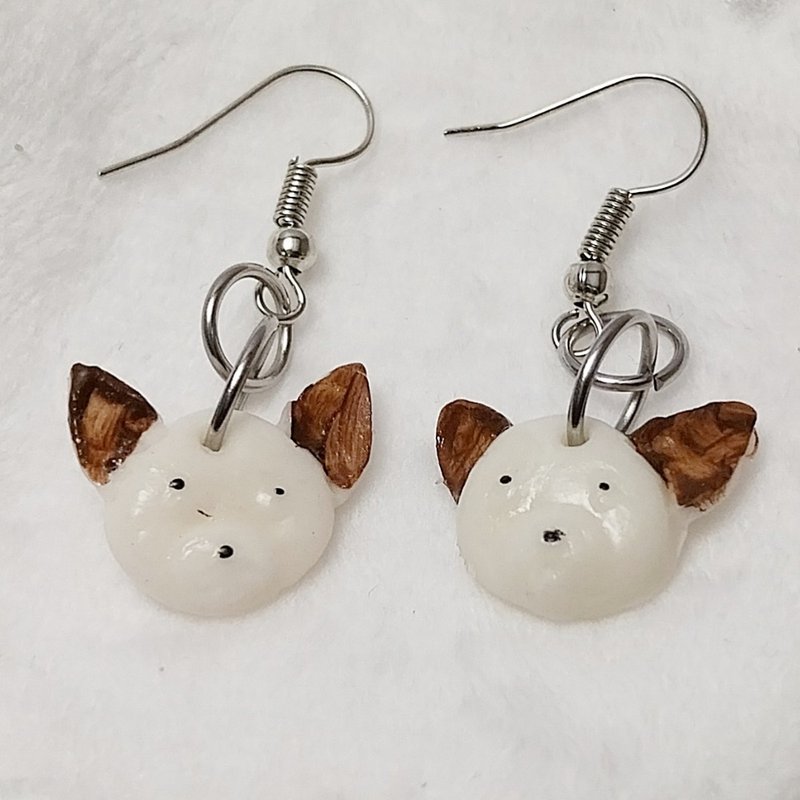White Chiwawa Dog Earring Handmade Air Dry Clay Eco Friendly Stainless Hook - 耳環/耳夾/耳骨夾 - 黏土 白色