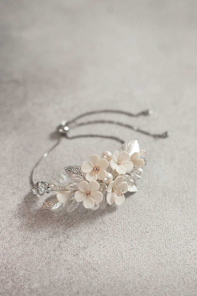 Flower bridal bracelet,necklace, earrings, Pearl wedding floral jewelry set - สร้อยข้อมือ - ดินเหนียว ขาว