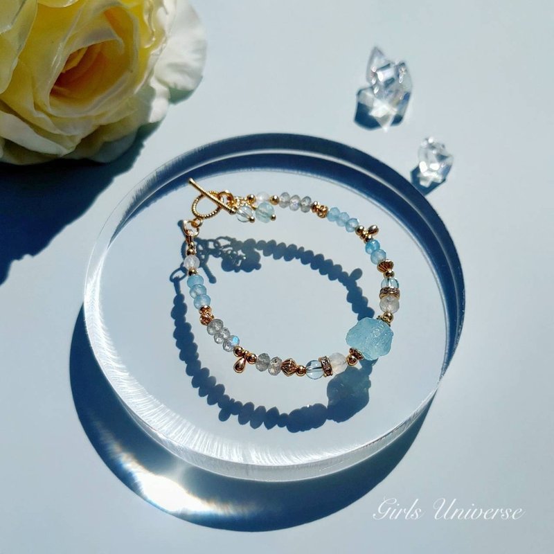 Serene Ocean. Aquamarine Raw Stone, Topaz, Moonstone, 14K Gold-Filled, Crystal Mineral Bracelet - สร้อยข้อมือ - คริสตัล สีน้ำเงิน