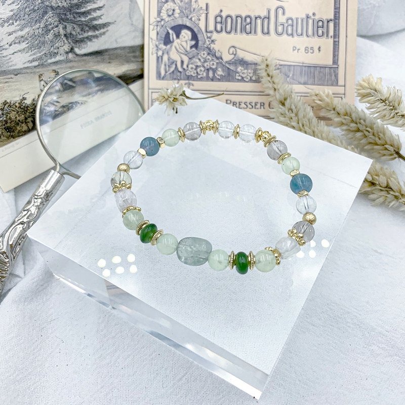 Tatajia/Green crystal grape Stone tea crystal Xiuyu kunzite Stone crystal bracelet - สร้อยข้อมือ - วัสดุอื่นๆ สีเขียว