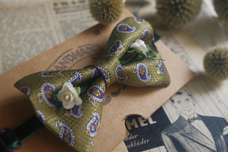 Papa's Bow Tie- 古董布花領帶改製手工領結-匈牙利紳士-白玫瑰版 - 領呔/呔夾 - 絲．絹 綠色