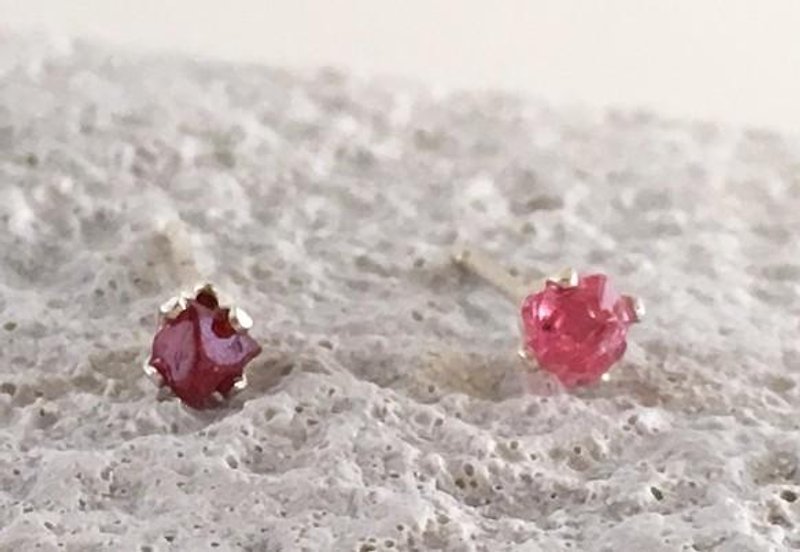 Natural Spinel Ore ◇ Silver Stud Earrings - ต่างหู - โลหะ 