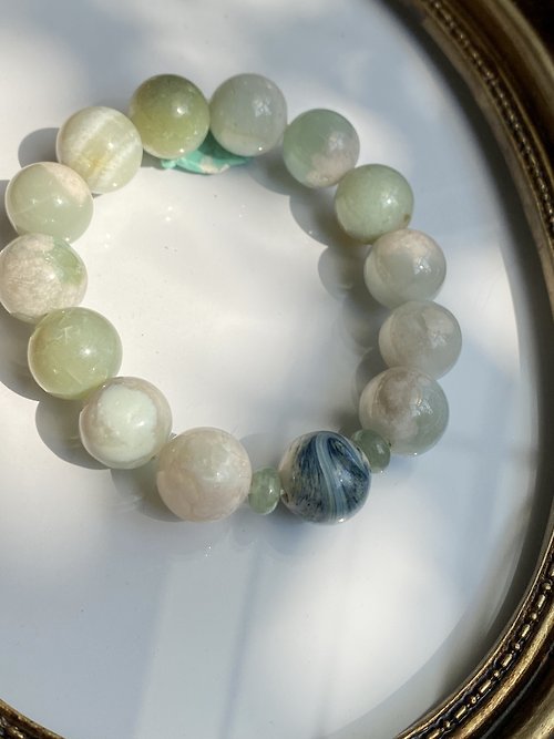 Old material jade green cherry blossom agate green strawberry crystal  ancient glass bead bracelet - Shop polkadotsandmoonbeams Bracelets - Pinkoi