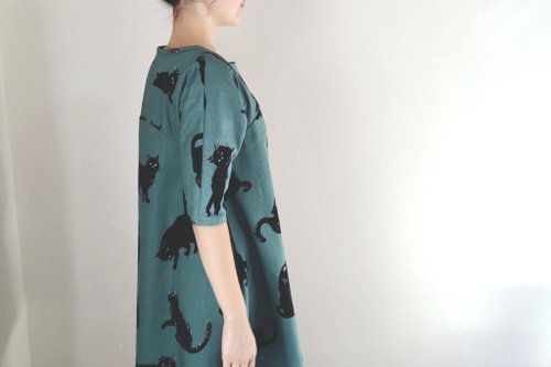 Black cat one-piece dress cotton　linen　green