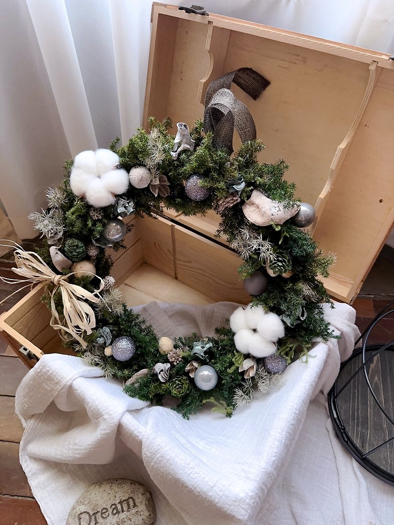 Preserved flower Christmas wreath hanging decoration/lasting flower/cedar - ช่อดอกไม้แห้ง - พืช/ดอกไม้ หลากหลายสี