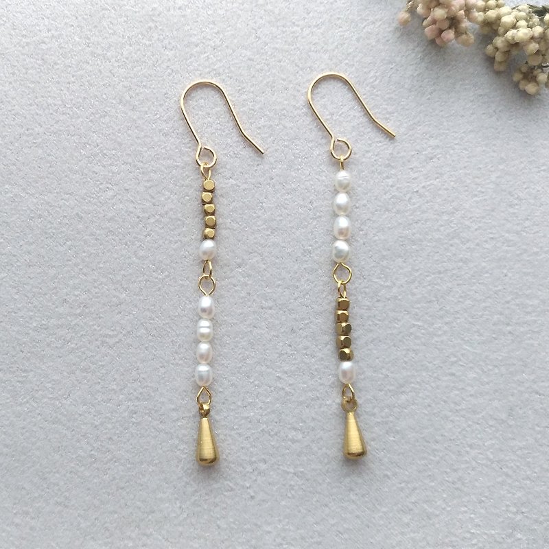 e009 swaying 2- Bronze pearl pin / clip earrings