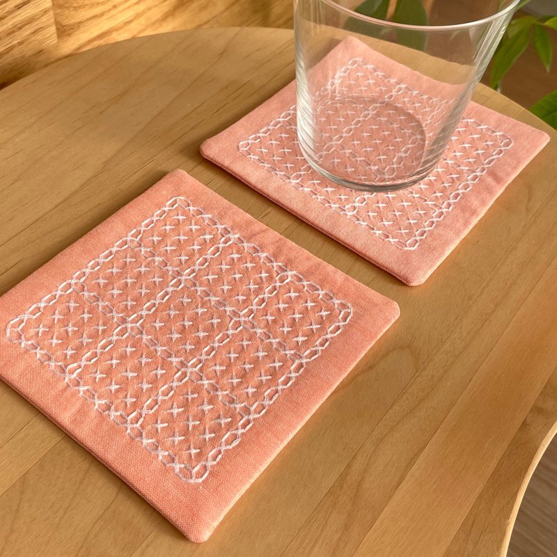 刺し子コースター2枚セット　ビスケット　オレンジ　刺繡杯墊　刺繍　洗える　プチギフト　誕生日　カフェ　コーヒー　お菓子 - 杯墊 - 棉．麻 橘色