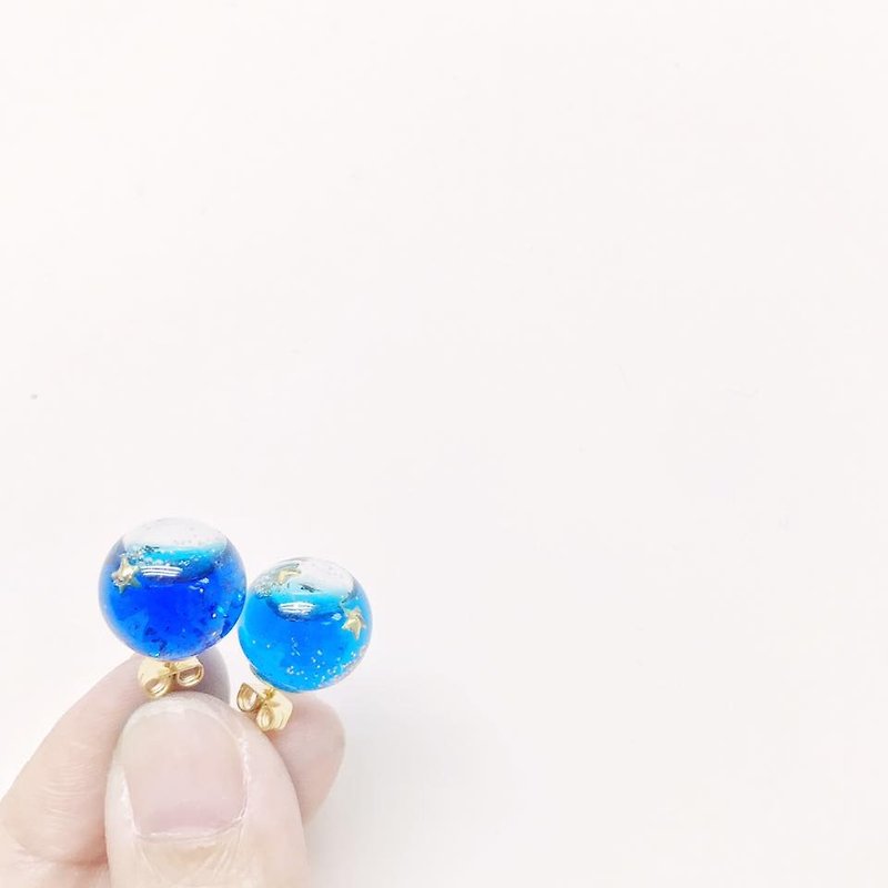 [Atelier A.]聖誕禮物之選 玻璃星球耳環 耳夾 - 耳環/耳夾 - 玻璃 