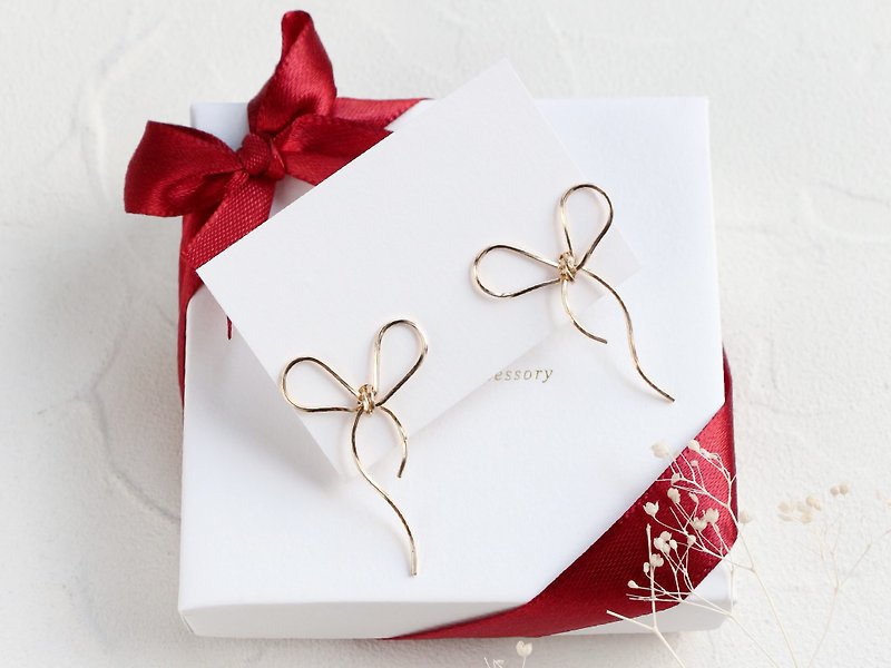 14kgf-vibrant ribbon pierced earrings - 耳環/耳夾 - 其他金屬 金色
