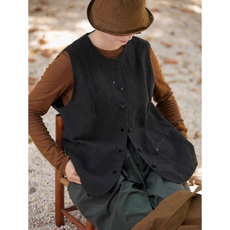 Smoky Grey Linen Round Neck Open-Cloth Keyhole Vest - เสื้อผู้หญิง - ผ้าฝ้าย/ผ้าลินิน 