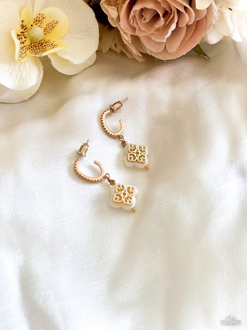 RURI | 14K Gold Plated Stone Stud Earrings Natural Mother Of Pearl Ruyi Gold Plated Flower Earrings Clip-On - ต่างหู - ไข่มุก สีทอง