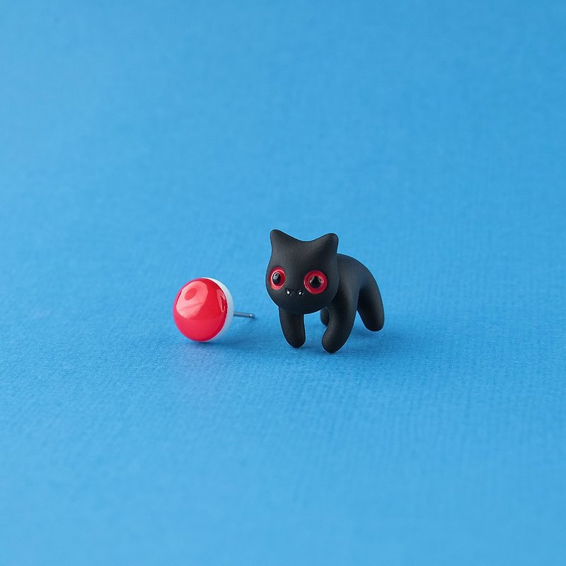 Vampire cat earrings - Polymer Clay Earrings,Handmade&Handpainted Catlover Gift - 耳環/耳夾 - 黏土 黑色