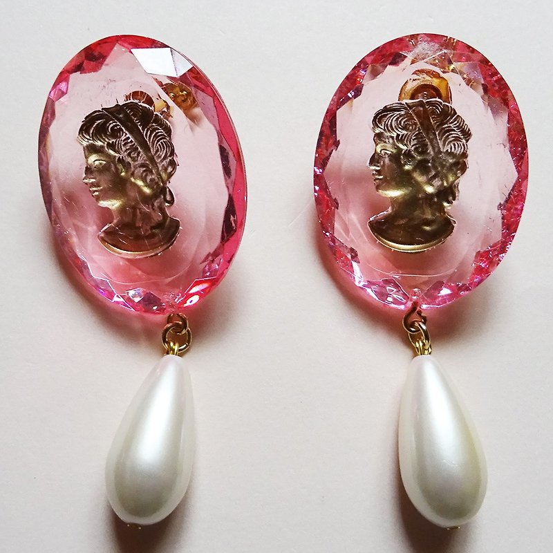 Sedmikrasky Lady Cameo Earrings / Pink - Earrings & Clip-ons - Plastic Pink