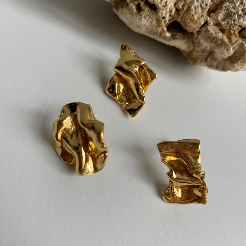 [Sterling Silver Earrings] Gold wrinkled earrings - ต่างหู - เงินแท้ สีทอง