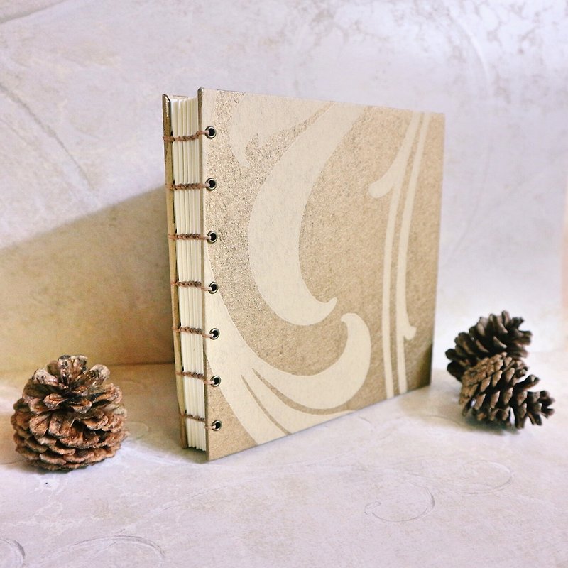 Miss crocodile totem ﹝ ﹞ Coptic wire-bound handmade book - สมุดบันทึก/สมุดปฏิทิน - กระดาษ 