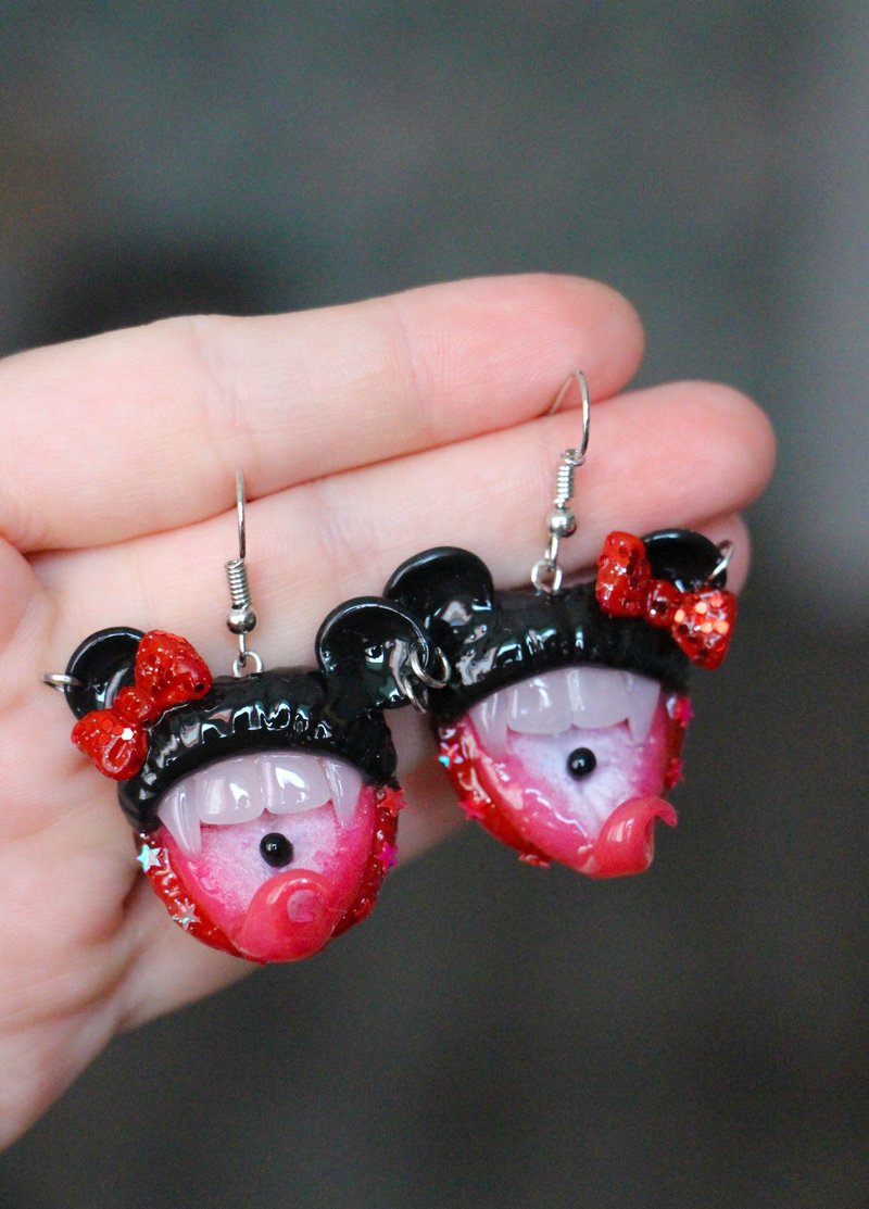 Cute Earrings Black Earrings - 耳環/耳夾/耳骨夾 - 黏土 黑色