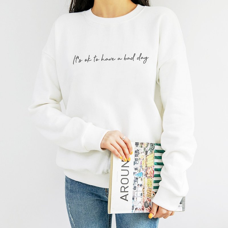 It's ok to have a bad day unisex white sweatshirt - เสื้อผู้หญิง - ผ้าฝ้าย/ผ้าลินิน ขาว