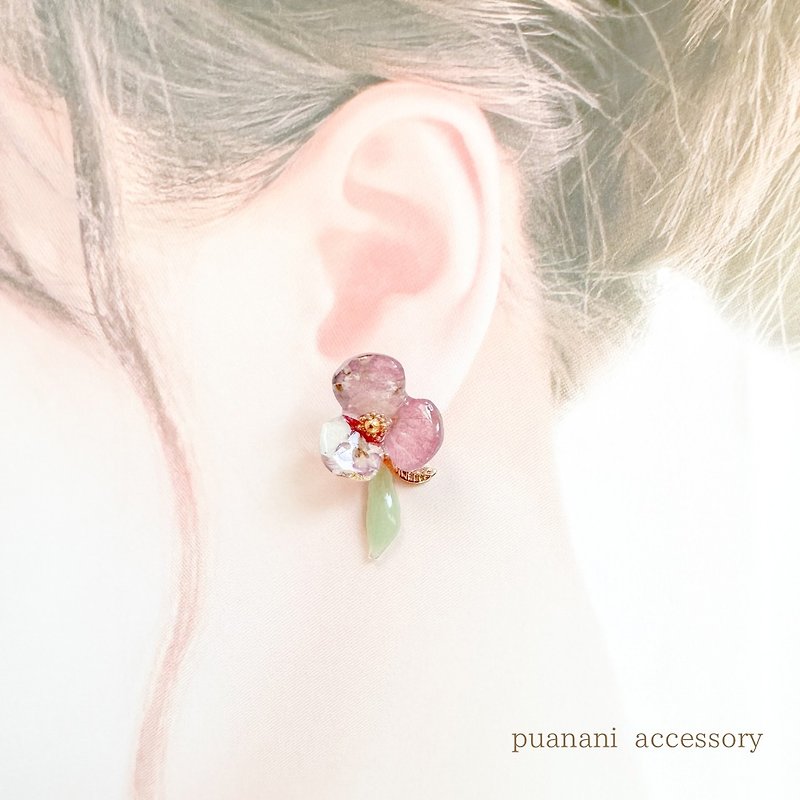 Japanese petal earrings 2-way alyssum, hazel, lace flower, hydrangea - Earrings & Clip-ons - Resin Transparent