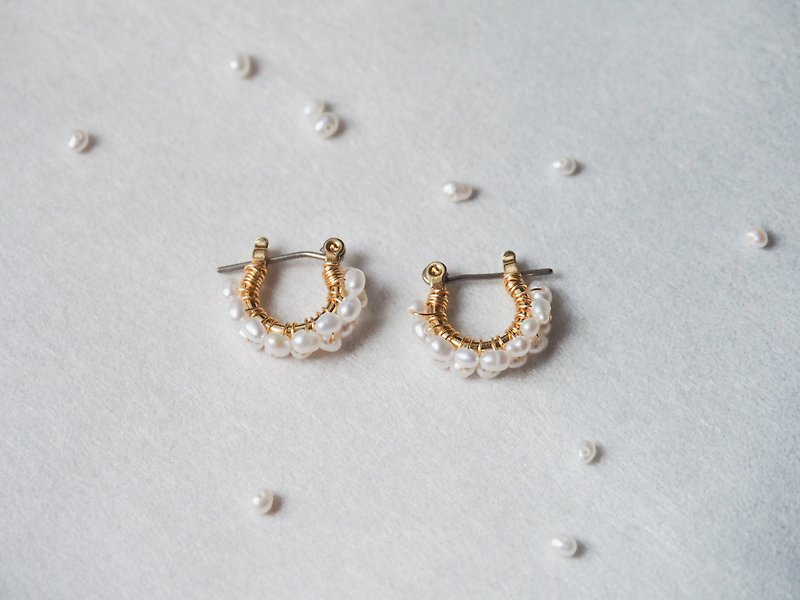 Pearl wrapped mini hoop pierced earrings / clip on earrings - ต่างหู - ไข่มุก ขาว