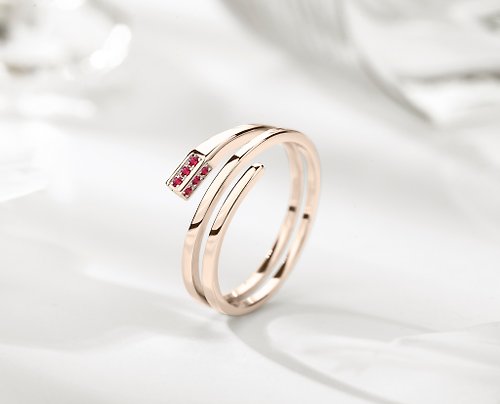 Majade Jewelry Design 紅寶石14k金長方形訂婚戒指 另類環狀矩形求婚鑽戒 三圈結婚戒指