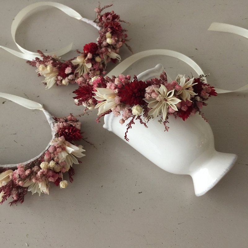 Dry wrist flower | main wedding hand flower | bridesmaid wrist flower | custom wrist flower - ช่อดอกไม้แห้ง - พืช/ดอกไม้ สีแดง