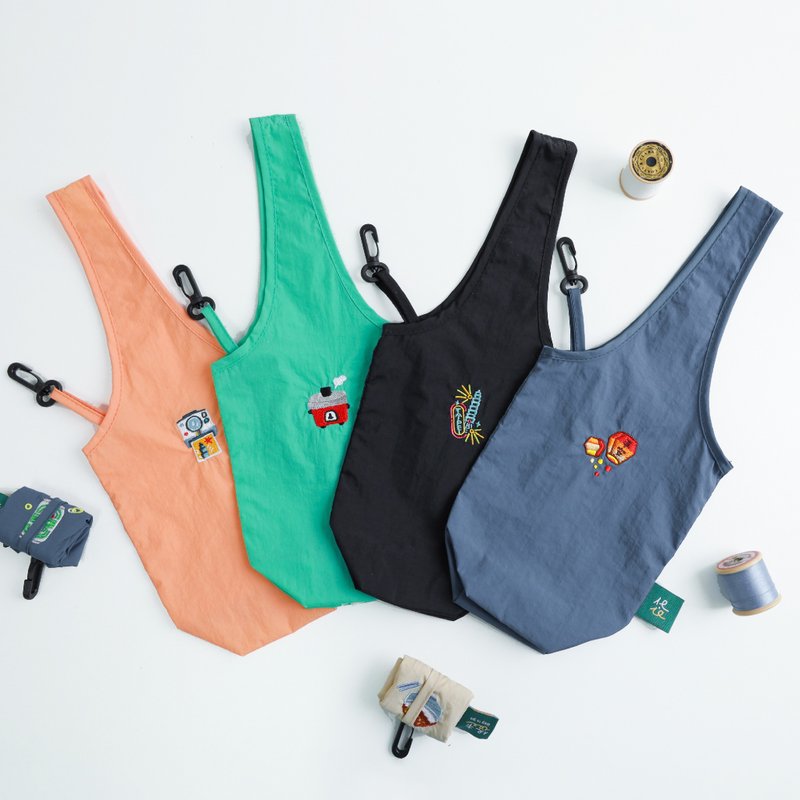 Embroidered Drink Bag [Bag Walk-Classic Taiwan] Hook Design for Lightweight Storage - Beverage Holders & Bags - Polyester Multicolor