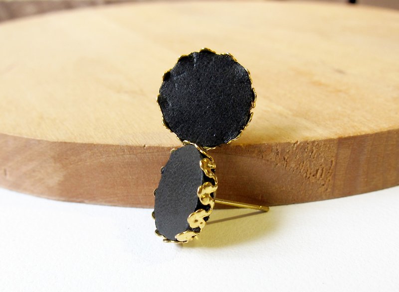 Leather earrings (circle) single single district - Earrings & Clip-ons - Genuine Leather Black