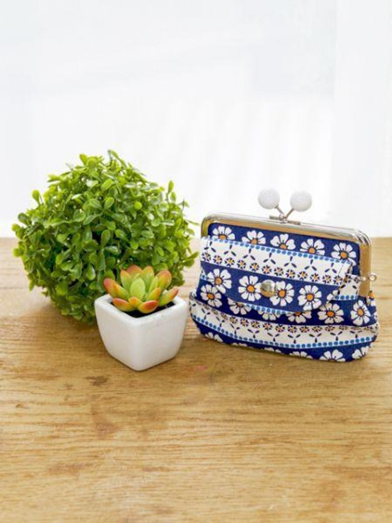 Retro Flower GAMAGUCHI Purse - กระเป๋าถือ - วัสดุอื่นๆ 