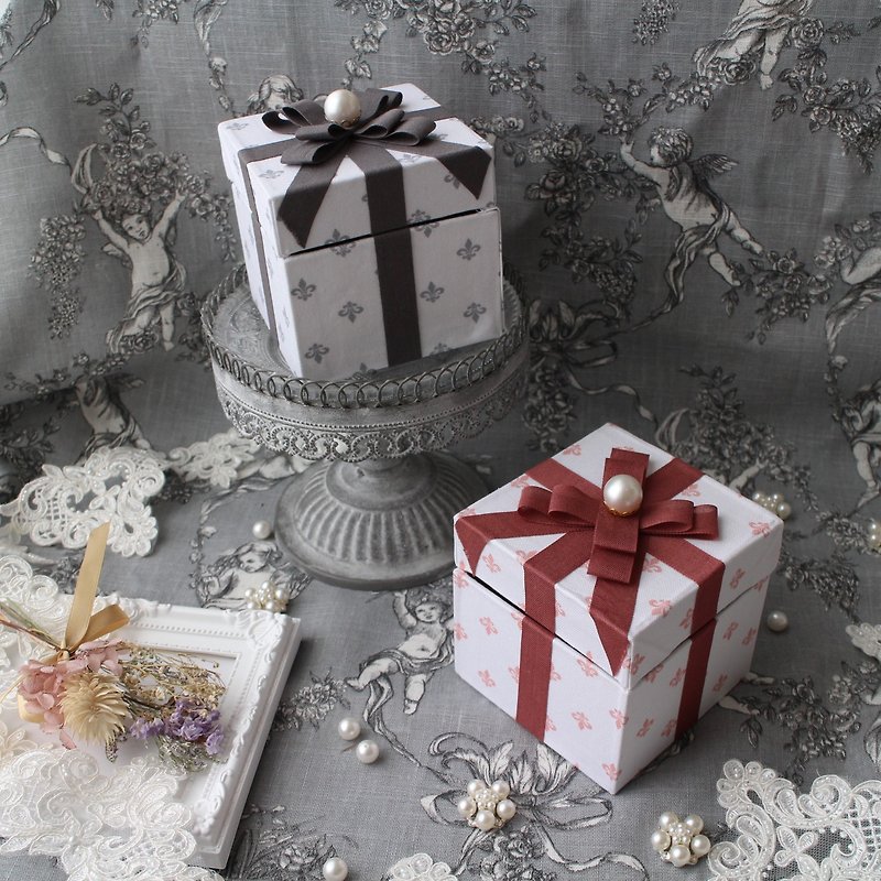 Gift Box Present Petit Accessory Case French Chic Fleur de Lis Lily Crest Ribbon Pearl - Storage - Cotton & Hemp White