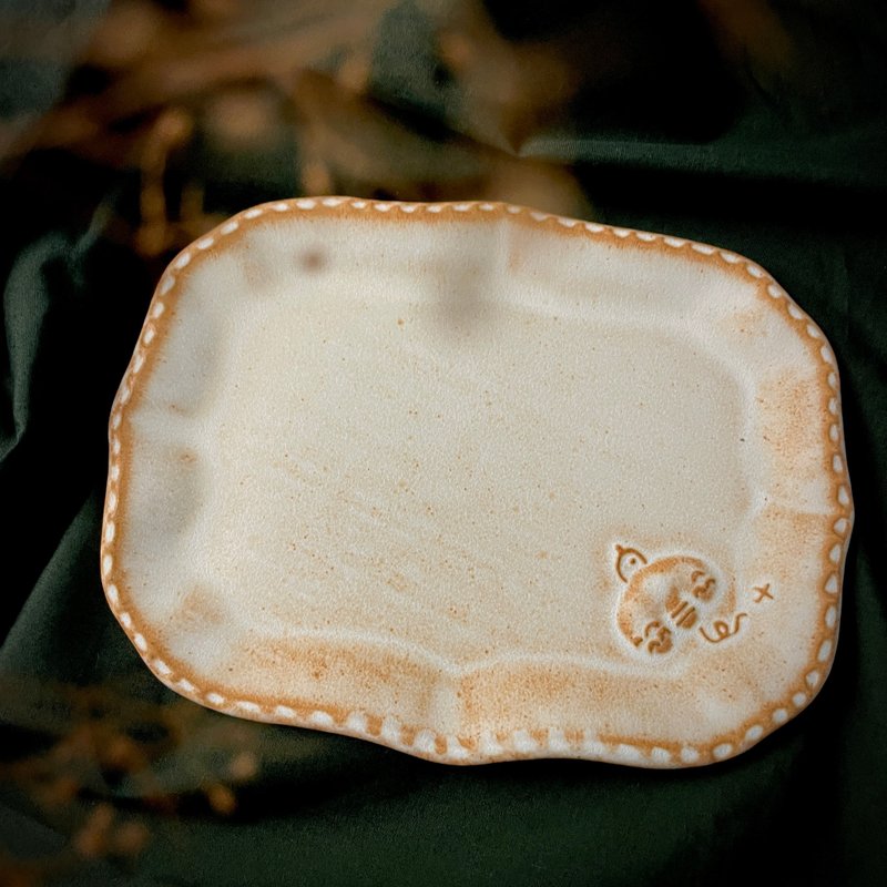 [Komaru Forest Relief] Little Asuka European-style square flat plate dessert plate - Plates & Trays - Pottery 