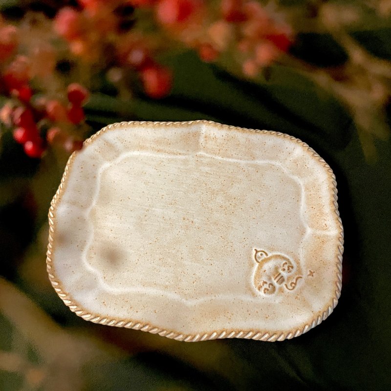 [Komaru Forest Relief] Little Asuka European-style square flat plate dessert plate - Plates & Trays - Pottery 