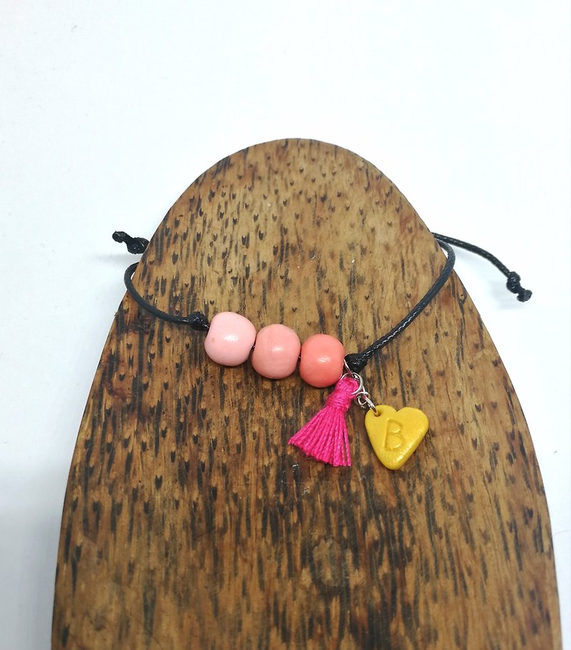 pinky beads tassel bracelet - สร้อยข้อมือ - ดินเหนียว 