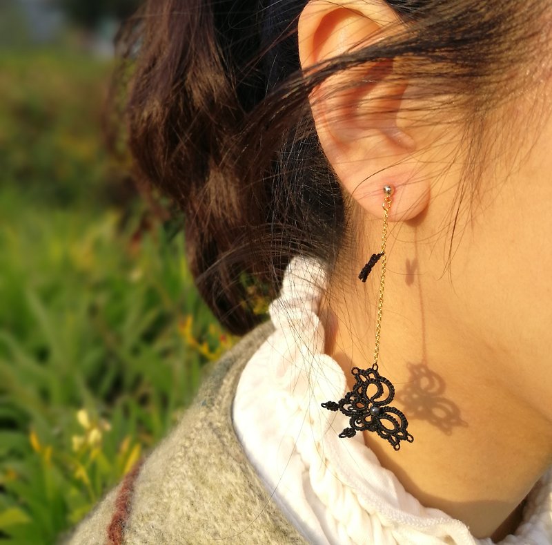 tatted lace butterfly earrings (black) / gift / Clip-ons  - ต่างหู - ผ้าฝ้าย/ผ้าลินิน สีดำ