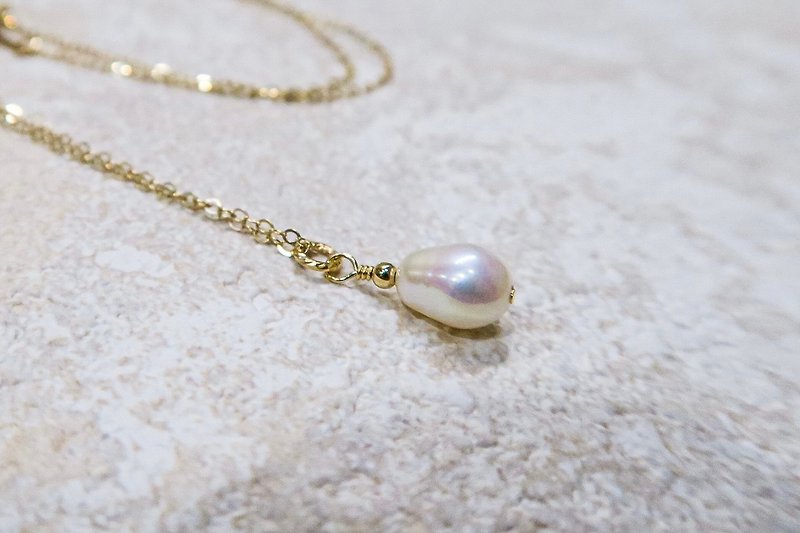 Water drop rainbow light freshwater pearl 14kgf necklace-not for essential oils - สร้อยคอ - ไข่มุก ขาว