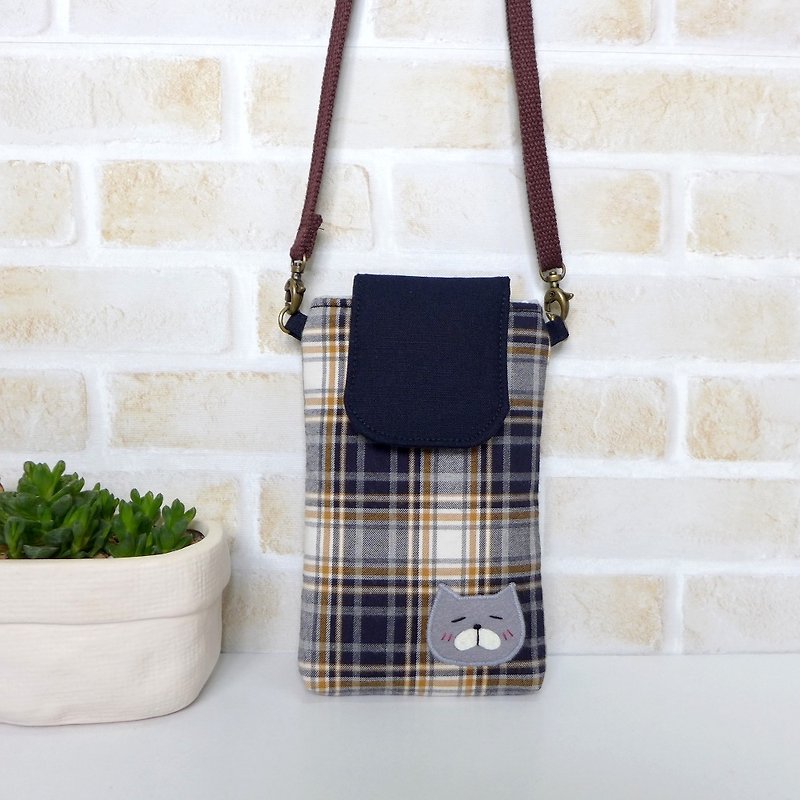 Yamiao mobile phone bag-plaid cloth (with strap) - เคส/ซองมือถือ - ผ้าฝ้าย/ผ้าลินิน 