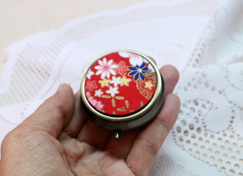 Red background flower bronze round pill box mini carry-on small items storage box pill box - Storage - Other Metals 