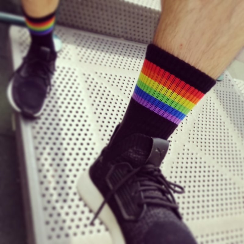 六色彩虹棉質毛巾長襪 LGBTQ+ - 襪子 - 棉．麻 多色
