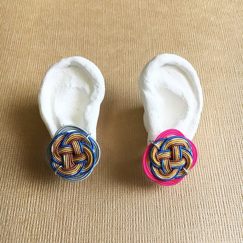 Mizuhiki asymmetry earrings ーRape blossomsー Pink×Gray - Earrings & Clip-ons - Paper Multicolor