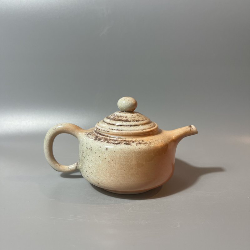 木で焼いた磁器の粘土はグレーで重く、ティーポットが置かれています / シャオ・ピンファンの手作り - 急須・ティーカップ - 陶器 