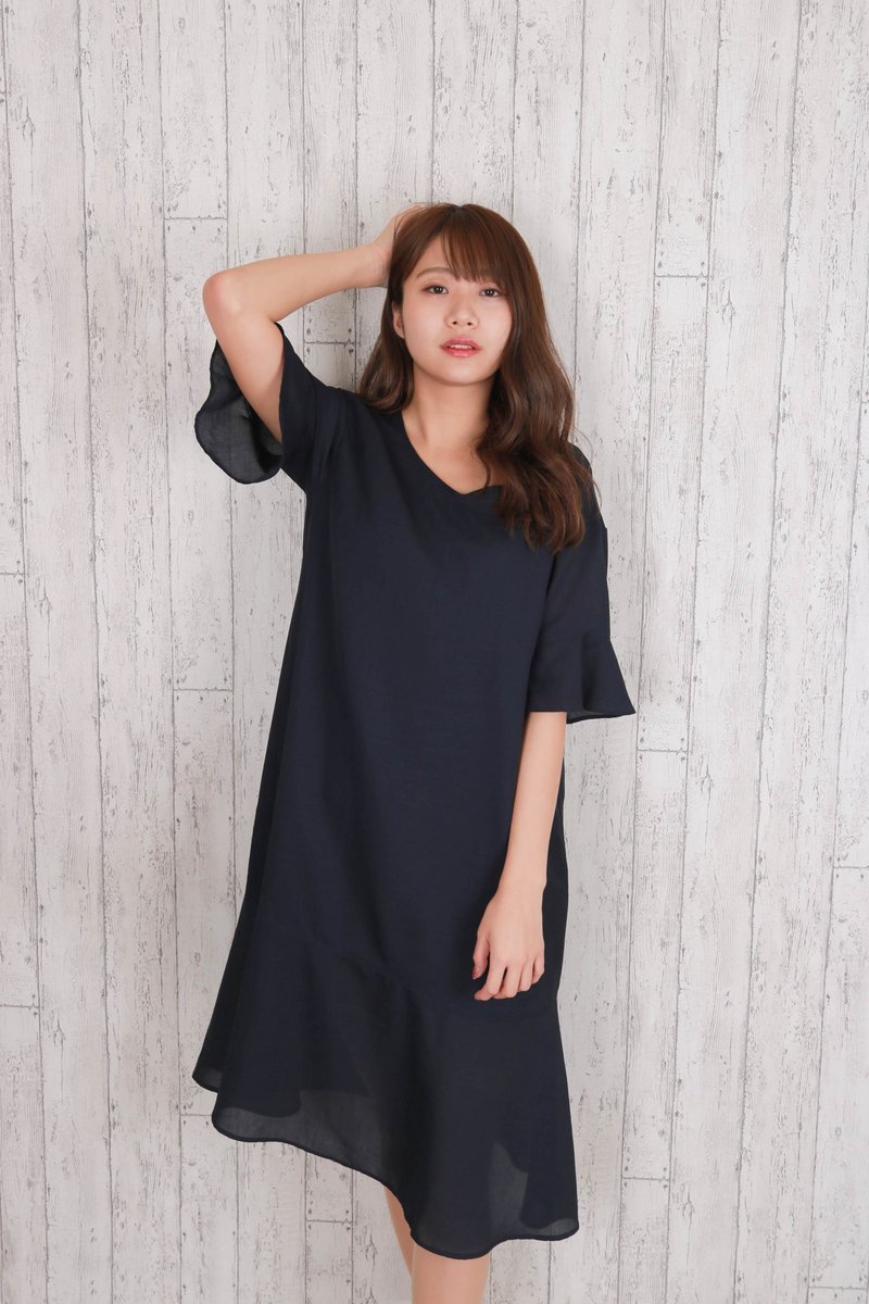 【made in Japan】linen-like long flare dress - ชุดเดรส - ผ้าฝ้าย/ผ้าลินิน สีน้ำเงิน