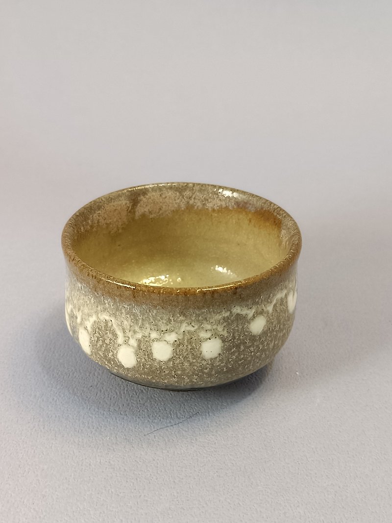 Color glazed small tea cup - ถ้วย - ดินเผา สีกากี