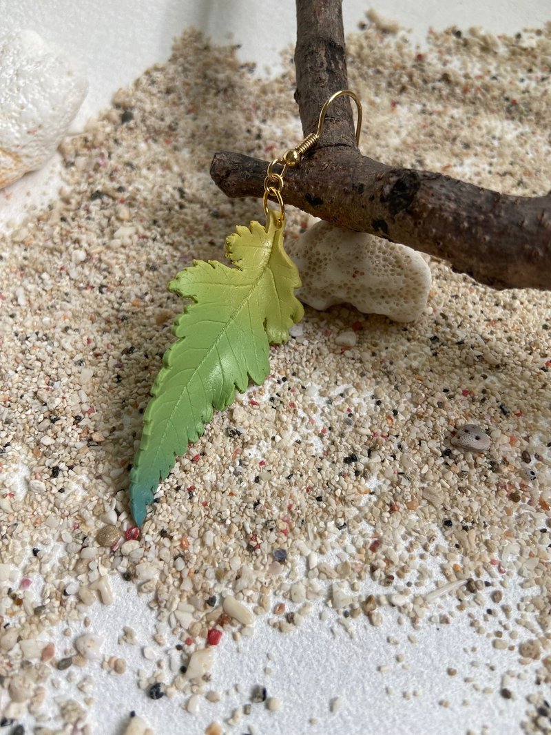 森系 葉子耳環/耳夾 - 耳環/耳夾/耳骨夾 - 其他材質 