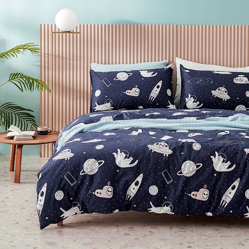 星際喵 枕套+被套兩件組 單人雙人原創手繪貓咪40支純棉 床包另購 - 寢具/床單/被套 - 棉．麻 藍色