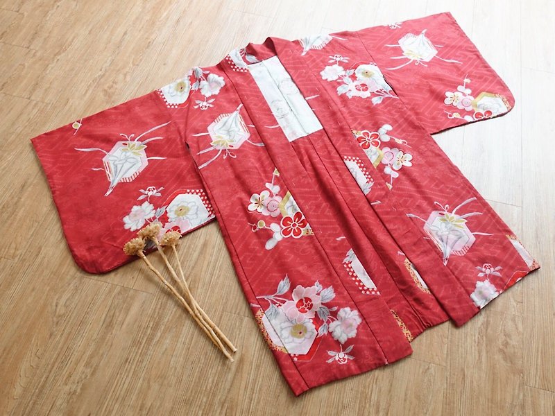 Vintage Kimono / Feathered no.82 - เสื้อแจ็คเก็ต - เส้นใยสังเคราะห์ สีแดง