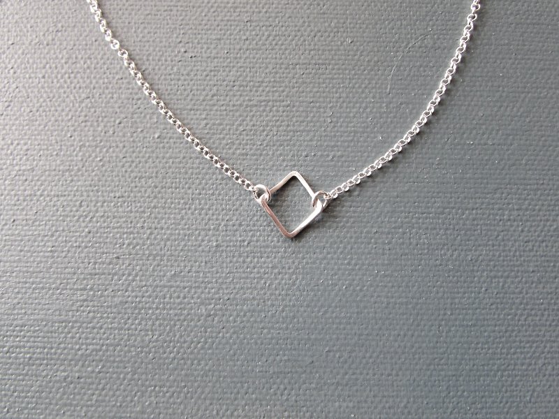 Elegant Rhombus Silver Necklace - Classic Geometric Series - สร้อยคอ - โลหะ สีเงิน